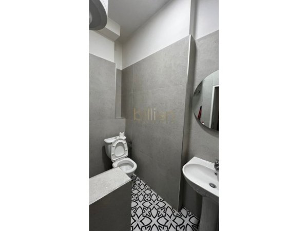 Tirane, jepet me qera 1+1 , 78 m² 500 € (Rruga Barikadave)