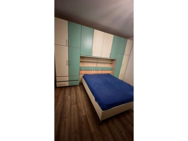 Tirane, jepet me qera 1+1 , 78 m² 500 € (Rruga Barikadave)