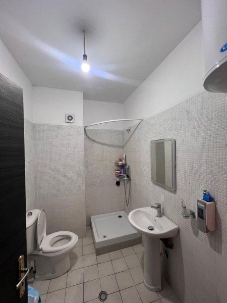 Tirane, shitet apartament 2+1+ 2 tualete + Ballkon Kati 4, 99 m² 140.000 € (Astir)