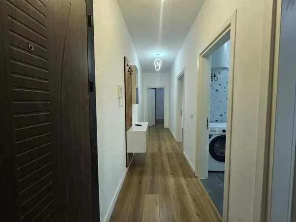 Tirane, jepet me qera apartament 3+1+Ballkon Kati 8, 100 m² 700 € (Ish fusha e Aviacionit)