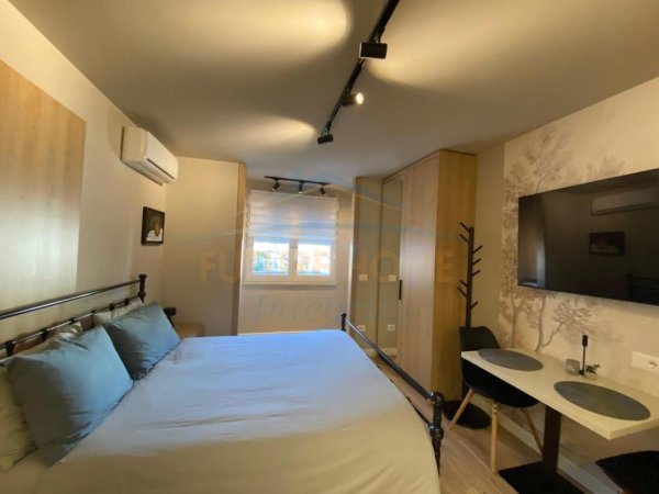 Tirane, jepet me qera Garsoniere prane Piazzes ne Qender, e mobiliuar plotesisht 600 €