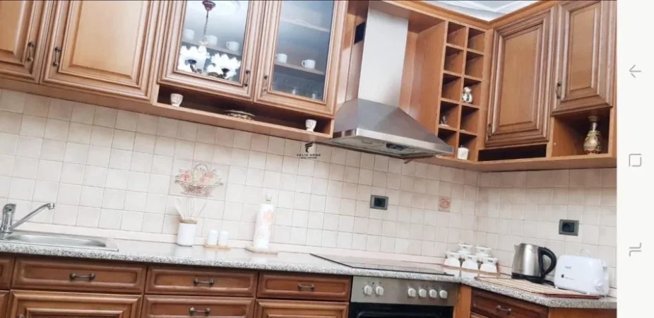 Tirane, jepet me qera apartament 2+1 Kati 1, 86 m² 650 € (MINE PEZA)