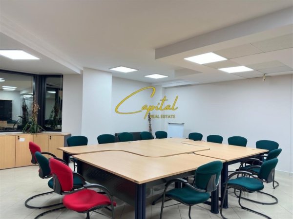 Tirane, jepet me qera zyre Kati 10, 440 m² 19.000 € (KULLAT BINJAKE)