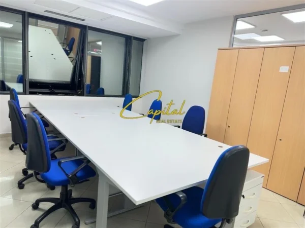 Tirane, jepet me qera zyre Kati 10, 440 m² 19.000 € (KULLAT BINJAKE)