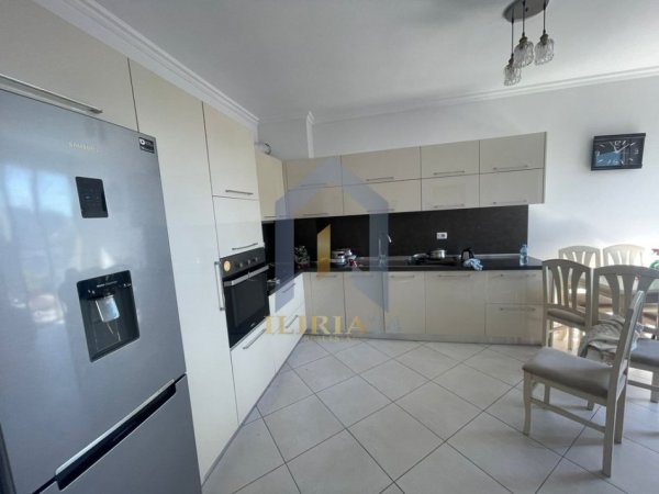 Tirane, jap me qera apartament 2+1+Ballkon Kati 4, 120 m² 650 € (Don Bosko)