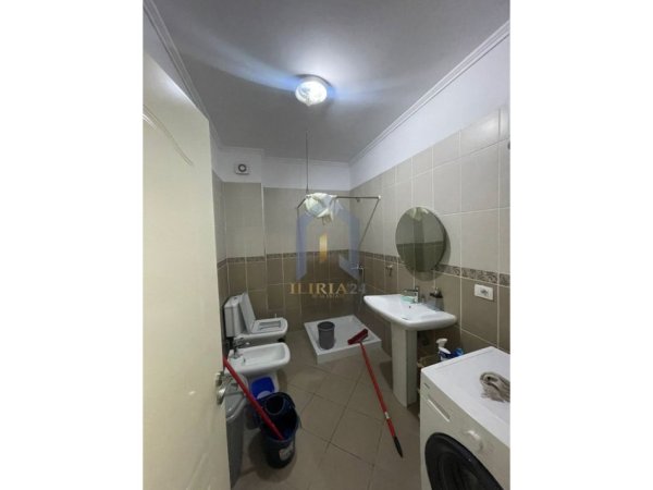 Tirane, jap me qera apartament 2+1+Ballkon Kati 4, 120 m² 650 € (Don Bosko)