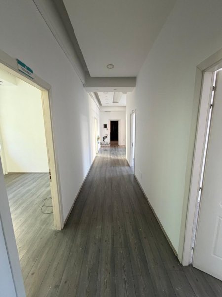Tirane, jepet me qera zyre Kati 1, 150 m² 1.500 € (VASIL SHANTI)