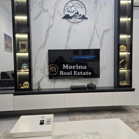 Tirane, jepet me qera apartament 1+1 Kati 5, 70 m² 550 € (Kristal Center)