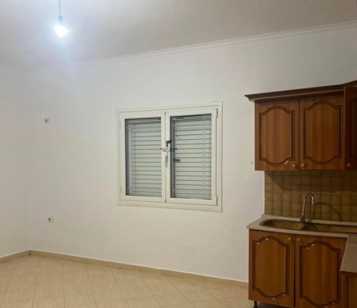Tirane, jepet me qera apartament 1+1 Kati 1, 120 m² 400 € (DON BOSKO)