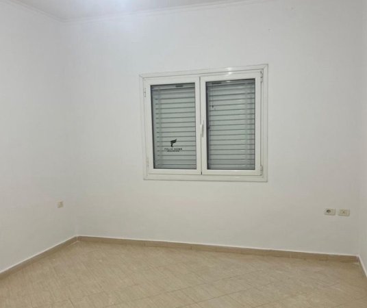 Tirane, jepet me qera apartament 1+1 Kati 1, 120 m² 400 € (DON BOSKO)
