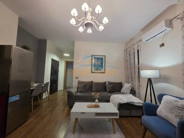 Tirane, jepet me qera apartament 1+1 Kati 8, 68 m² 700 € (Pazari i Ri)