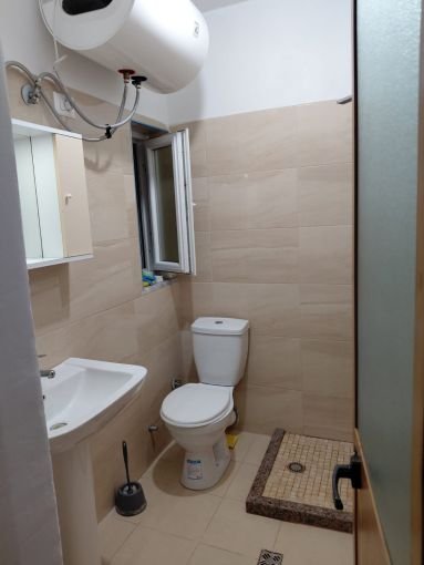 Tirane, jepet me qera apartament 1+1 Kati 3, 50 m² 370 € (Rruga Lucie Miloti)