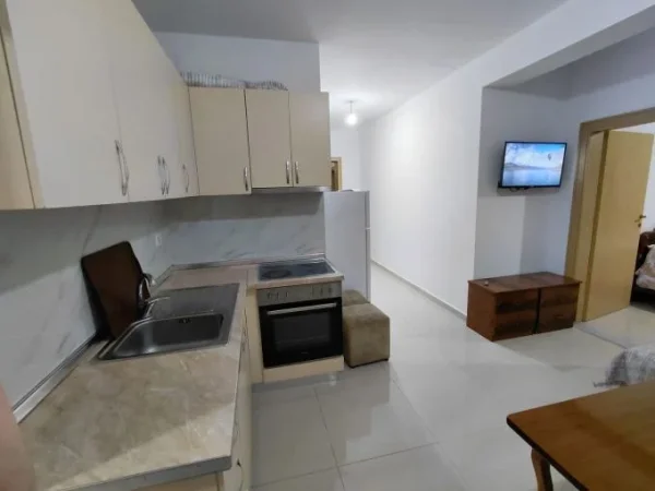 Tirane, jepet me qera apartament 1+1 Kati 3, 50 m² 370 € (Rruga Lucie Miloti)