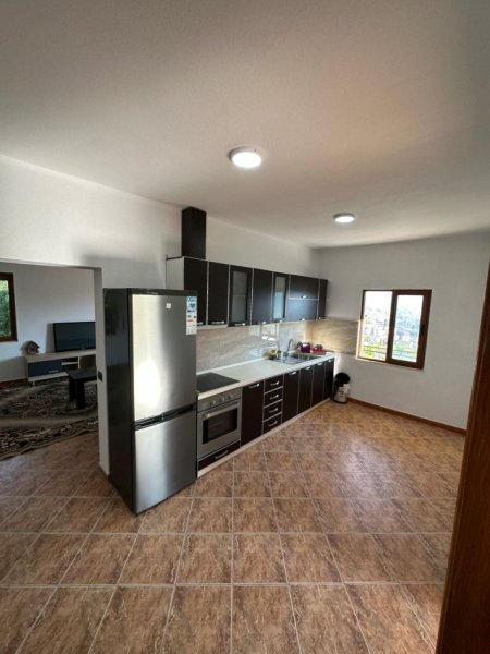 Tirane, jepet me qera apartament 2+1 Kati 0, 120 m² 400 € (KOMBINAT)