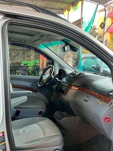 Tirane, shes minivan | minibus Merseds-Benz VIANO 7+1, Nafte, gri metalizato automatik Kondicioner 347.750 km 8.000 €