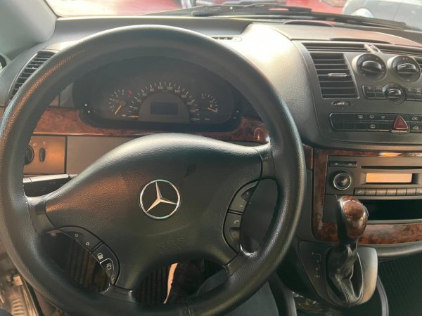 Tirane, shes minivan | minibus Merseds-Benz VIANO 7+1, Nafte, gri metalizato automatik Kondicioner 347.750 km 8.000 €