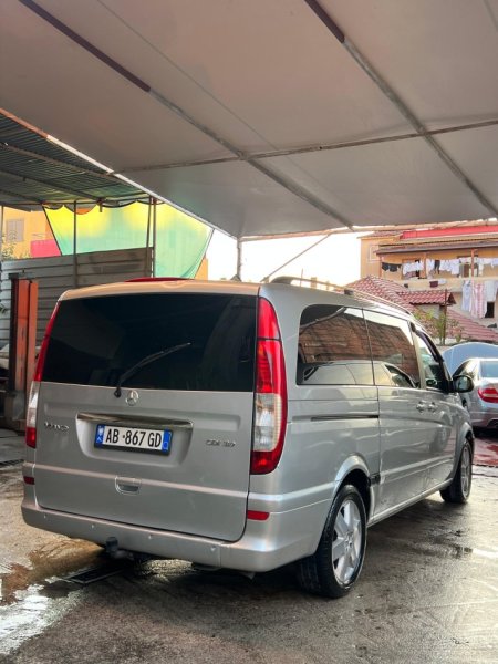 Tirane, shes minivan | minibus Merseds-Benz VIANO 7+1, Nafte, gri metalizato automatik Kondicioner 347.750 km 8.000 €
