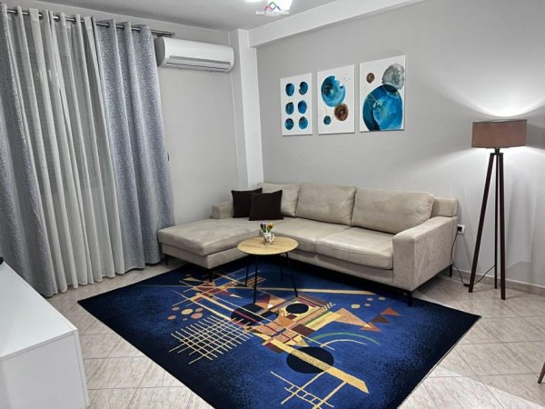 Tirane, jepet me qera apartament 1+1+Ballkon Kati 5, 65 m² 650 € (rruga e kavajes)