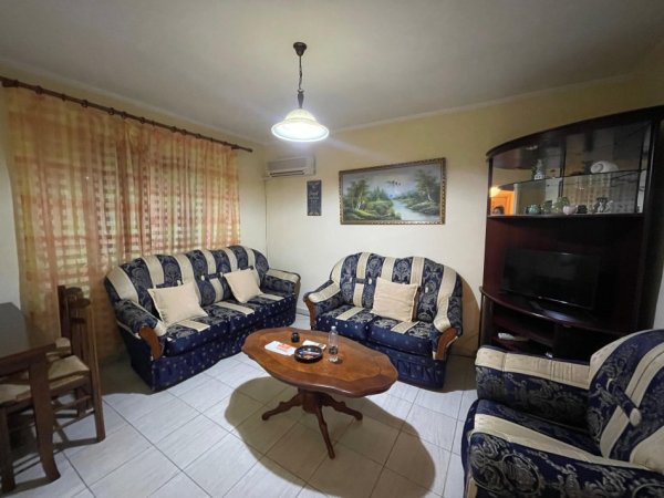 Tirane, shitet apartament 1+1+Ballkon Kati 5, 50 m² 105.000 € (Rruga Ali Demi)