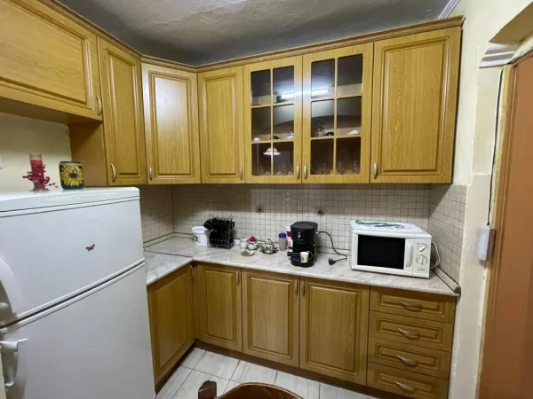 Tirane, shitet apartament 1+1+Ballkon Kati 5, 50 m² 98000 € (Rruga Ali Demi)