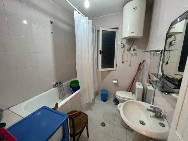 Tirane, shitet apartament 1+1+Ballkon Kati 5, 50 m² 105.000 € (Rruga Ali Demi)