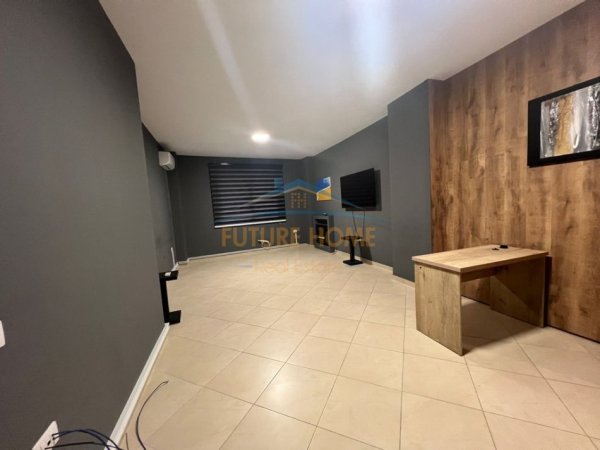 Tirane, jap me qera ambjent biznesi Kati 2, 104 m² 850 € (PRANE TOPTANIT)