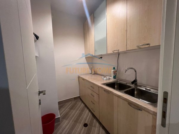 Tirane, jap me qera ambjent biznesi Kati 2, 104 m² 850 € (PRANE TOPTANIT)