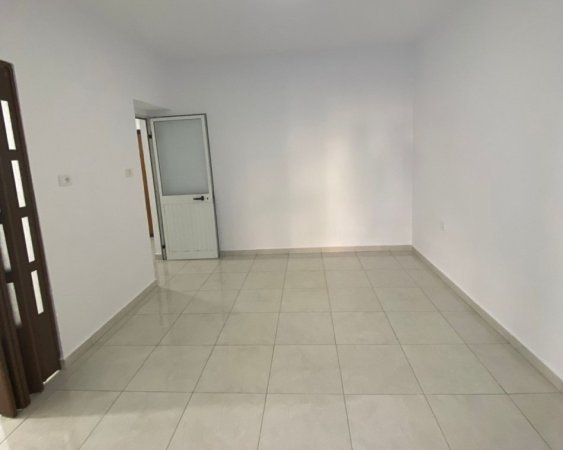 Tirane, jepet me qera ambjent biznesi Kati 0, 60 m² 700 € (rruga e kavajes , 21 dhjetori)