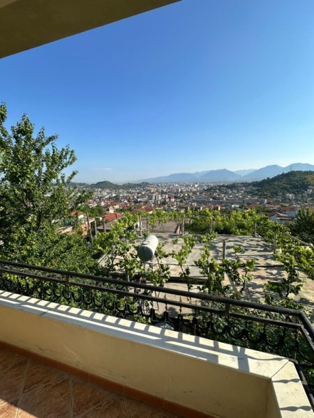 Tirane, jepet me qera shtepi 2+1+Ballkon Kati 1, 130 m² 350 € (Kombinat)