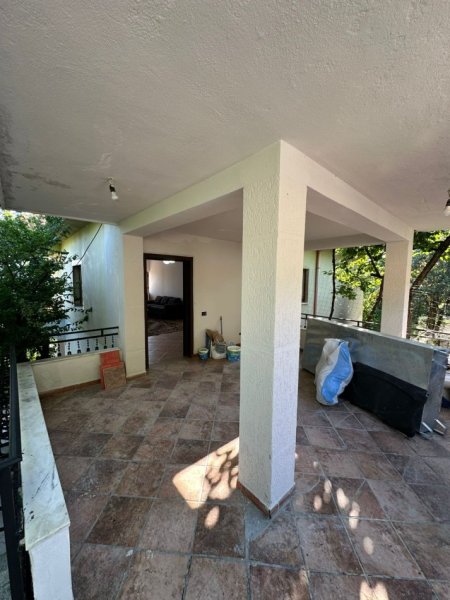 Tirane, jepet me qera shtepi 2+1+Ballkon Kati 1, 130 m² 350 € (Kombinat)