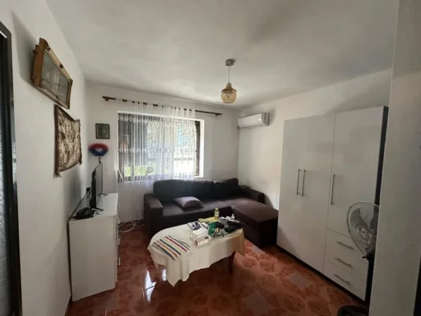 Tirane, shitet garsonier Kati 1, 28 m² 53.000 € (Spitali Nene Tereza)