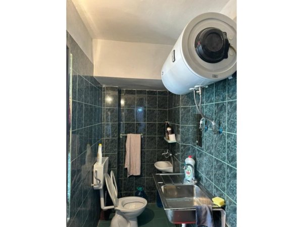 Tirane, shitet garsonier Kati 1, 28 m² 53.000 € (Spitali Nene Tereza)