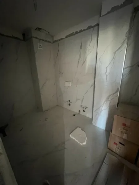 Tirane, shitet apartament 1+1+Ballkon Kati 3, 81 m² 133.000 € (FUSHA E AVIACIONIT)