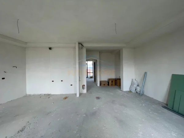 Tirane, shitet apartament 3+1+Ballkon Kati 9, 156 m² 280.000 € (Bulevardi i Ri)