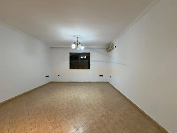 Tirane, shitet apartament 2+1+Ballkon Kati 4, 72 m² 225.000 € (Rruga e Elbasanit)