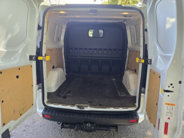 Tirane, shes Furgon Ford transit Nafte, e bardhë manuale Klima 198.652 km 14.900 €