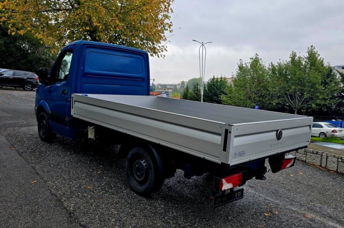 Tirane, shes Kamioncine Volksvagen crafter Nafte, blu manuale Kondicioner 145.232 km 9.999 €