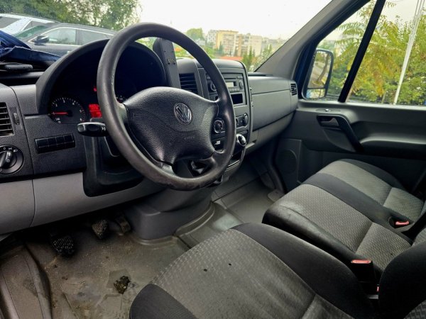 Tirane, shes Kamioncine Volksvagen crafter Nafte, blu manuale Kondicioner 145.232 km 9.999 €