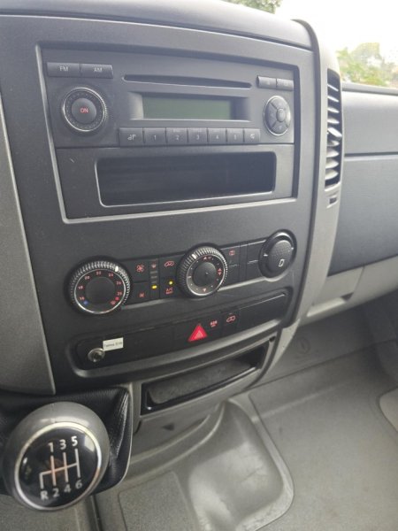 Tirane, shes Kamioncine Volksvagen crafter Nafte, blu manuale Kondicioner 145.232 km 9.999 €