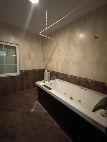 Tirane, shitet Vile , 669 m² 850.000 € (Akacia Hills)