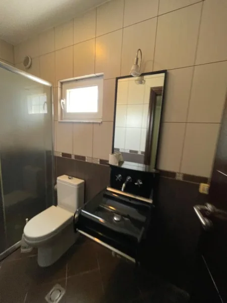 Tirane, shitet Vile , 669 m² 850.000 € (Akacia Hills)