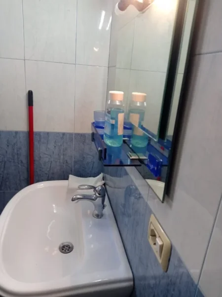 Tirane, jepet me qera shtepi 2+1 Kati 2, 450 €