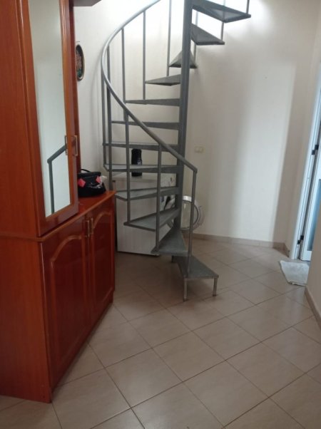 Tirane, jepet me qera shtepi 2+1 Kati 2, 450 €