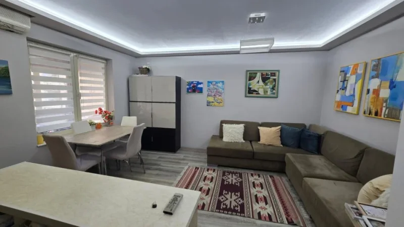 jepet me qera apartament , 600 € (Rruga Ali Visha)