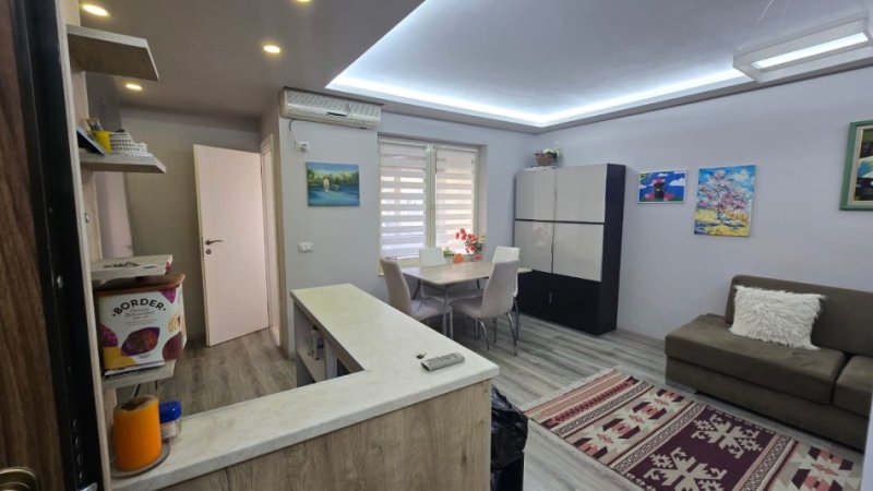 jepet me qera apartament , 600 € (Rruga Ali Visha)