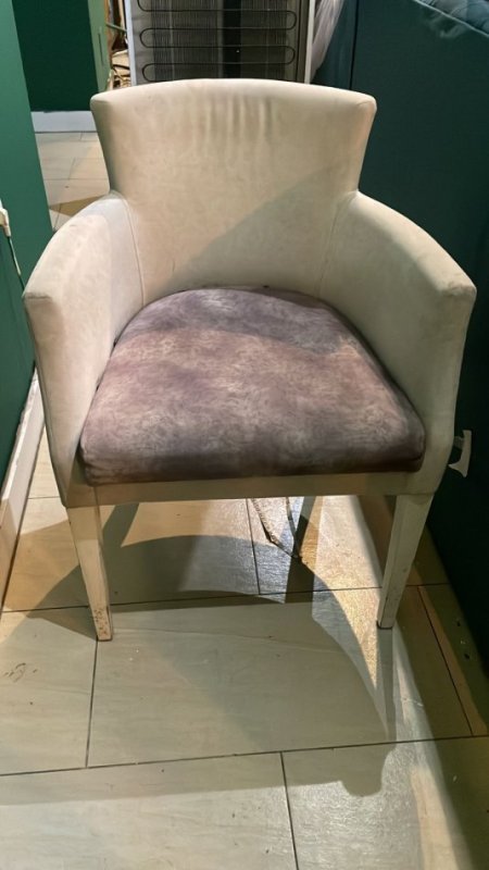 Tirane, shes Shiten karrige dhe poltrona per bar 35 €