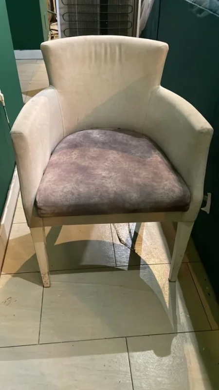 Tirane, shes Shiten karrige dhe poltrona per bar 35 €