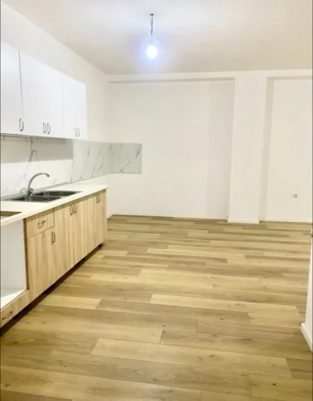 Tirane, jepet me qera nga Pronari, pa-komision apartament 1+1+Ballkon Kati 4, 500 € 