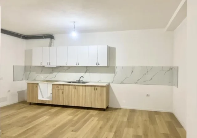 Tirane, jepet me qera nga Pronari, pa-komision apartament 1+1+Ballkon Kati 4, 500 € 