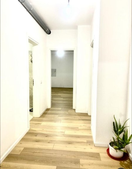 Tirane, jepet me qera nga Pronari, pa-komision apartament 1+1+Ballkon Kati 4, 500 € 